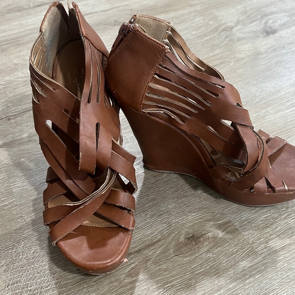 QUPID BROWN STAPPY WEDGE 7